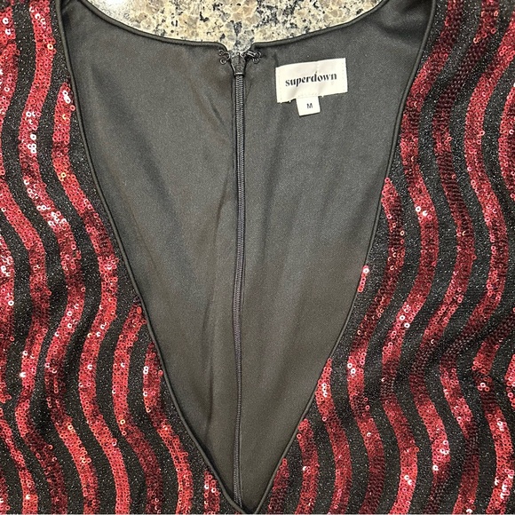 NWT SUPERDOWN Kim Deep V Mini Dress in Black & Red Sequined BODYCON Size Med - Picture 4 of 15